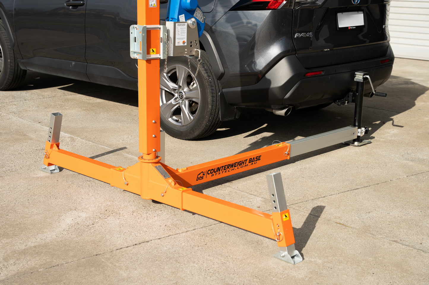 PRO 3G and 6G Plus Vehicle hitch mount davit base c/w bag & steel stillage