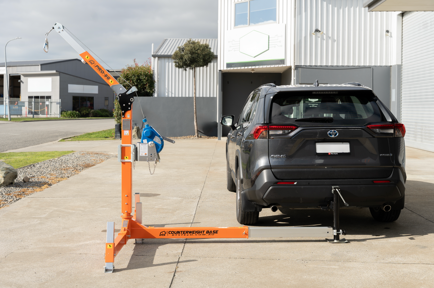 PRO 3G and 6G Plus Vehicle hitch mount davit base c/w bag & steel stillage